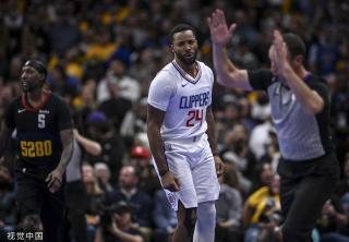 展现出的适 展现出的适